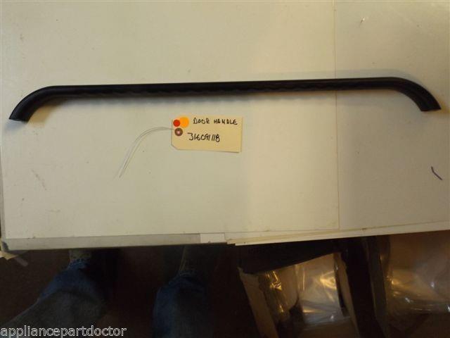 FRIGIDAIRE STOVE 316091118 Handle-door, Black used FRIGIDAIRE STOVE 316091118 Handle-door, Black used